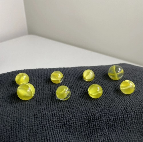 Vintage Marble King 16 Cats Eye Marbles Yellow Clear Lot Different Sizes - Picture 3 of 3