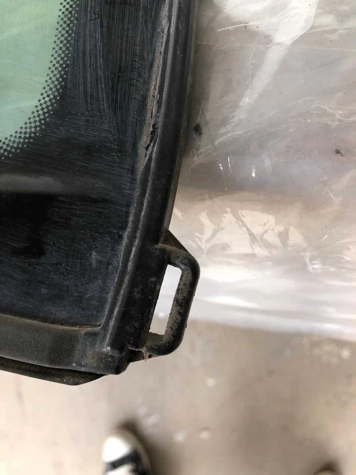 Chevrolet Geo Tracker 2002 ventana trasera cuarto de vidrio lado izquierdo del conductor LH OEM Foto 2 de 4