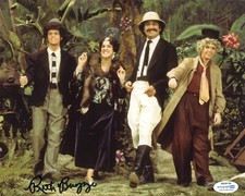 Ruth Buzzi Comedian Autographed Signed 8x10 Photo ACOA