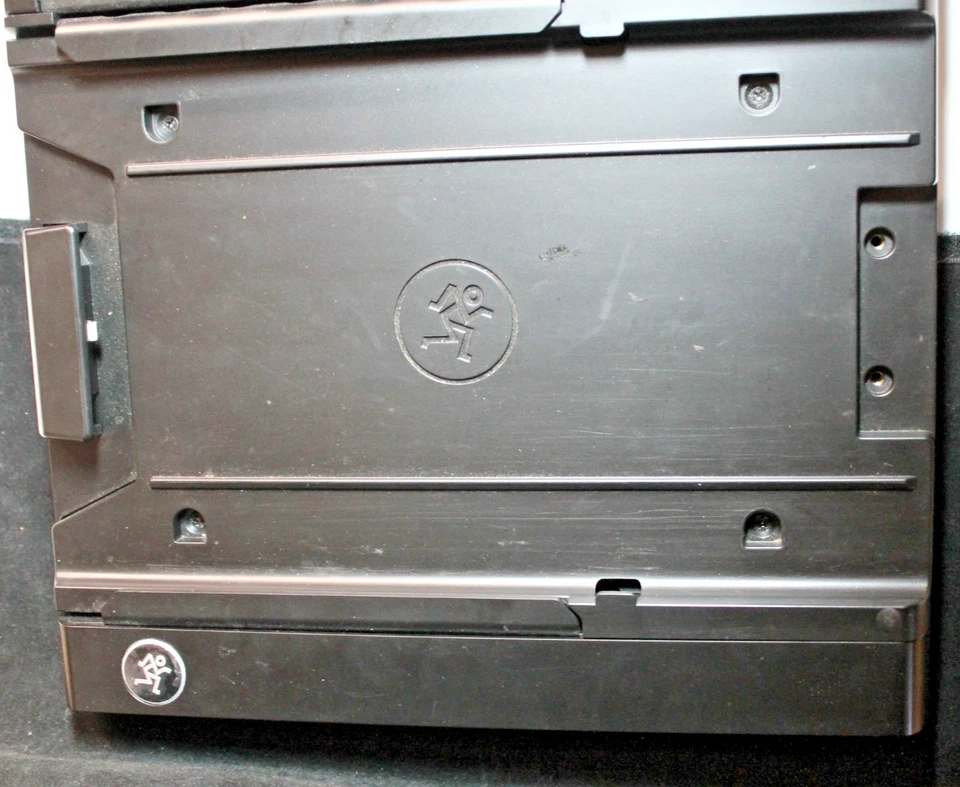 Mackie DL1608 16-Channel Digital Mixer w/ iPad Control – Live Sound Pro Audio - Image 2 of 4