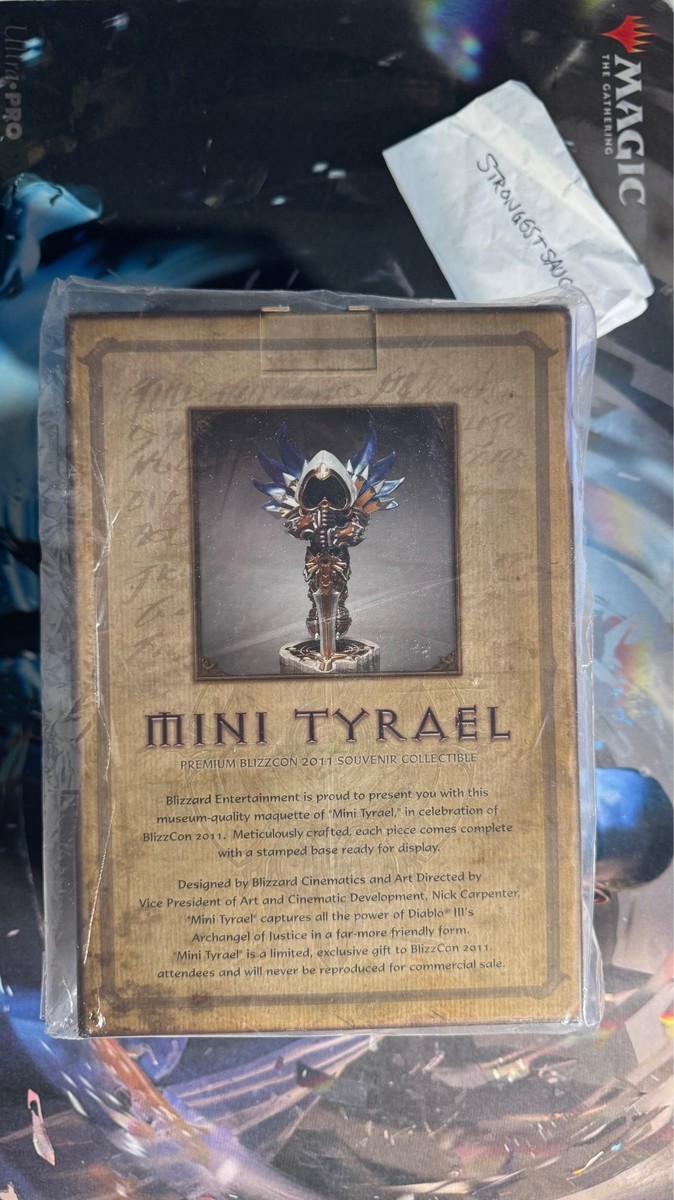 Blizzcon 2011 World of Warcraft Diablo III Mini Tyrael Statue