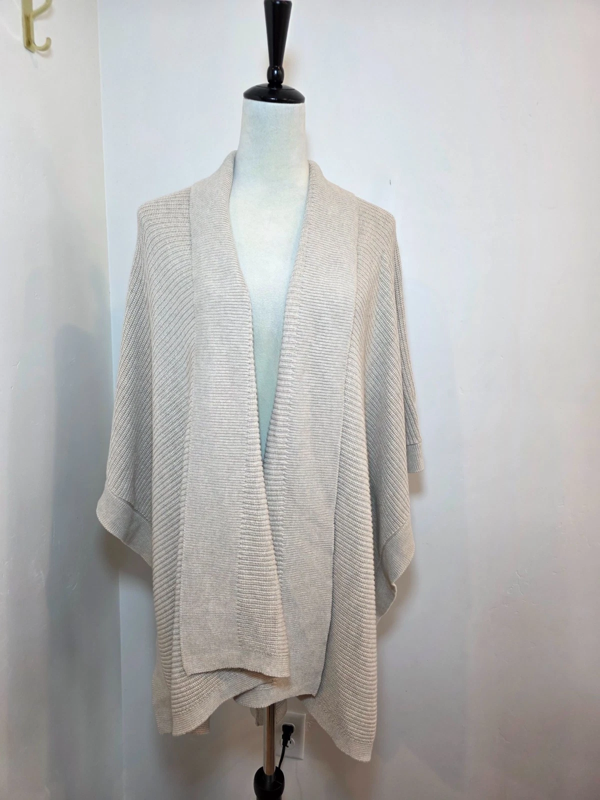 J. Jill Ruana Cape Poncho Sweater Beige One Size Neutral Cotton Blend Travel
Opens in a new window o