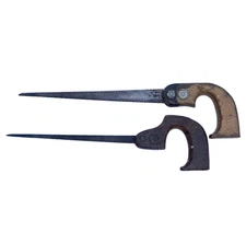 2 VINTAGE HENRY DISSTON COMPASS KEYHOLE HAND SAWS ANTIQUE WOOD HAND TOOLS RUSTIC