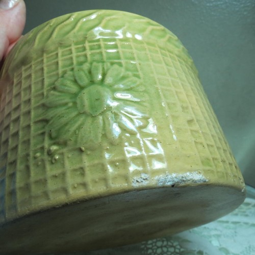 Early McCoy Butter crock Daisy pattern - Picture 8 of 14