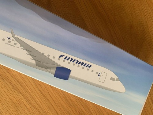 FINNAIR Airlines Embraer 170 Pantalla de Escritorio Modelo 1/100 Avión y Soporte OH-LEE - Imagen 9 de 10