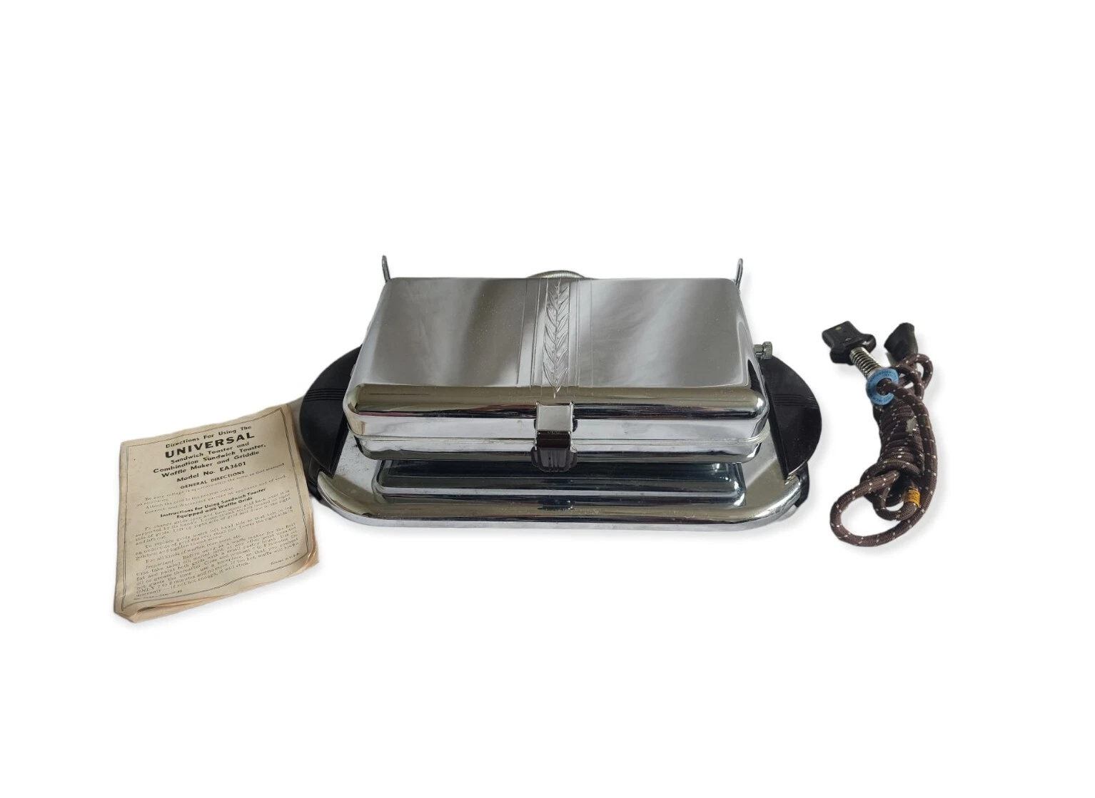Vintage Deco Universal EA3601 Toaster,griddle Waffle Maker Bakelite Handles new
