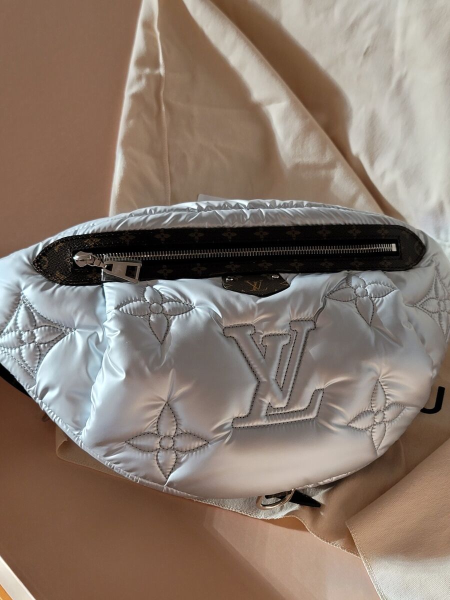 LOUIS VUITTON SKI Maxi Pillow Silver Bumbag Monogram Giant LOUIS VUITTON SKI Maxi Pillow Silver Bumbag Monogram Giant