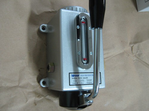 Bomba de lubricante manual, depósito de aluminio, mirador, salida de 8cc por carrera "NUEVO - Imagen 5 de 5