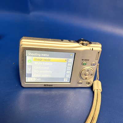 ORIGINAL Nikon COOLPIX S203 10.0MP Compact Digital Camera 3X