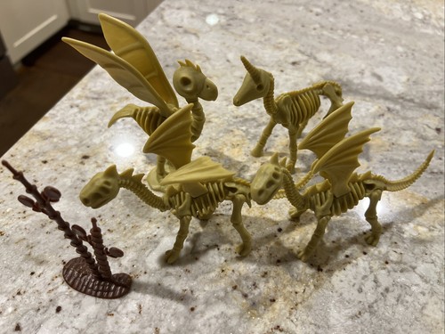 4 Mythical Creatures Skeleton Can Be Played With Clay - Very Good Condition - Picture 1 of 10