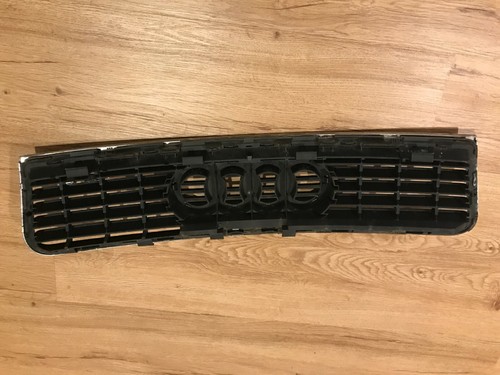 Front Center Grille From 2005 Audi A4 3.0 Quattro 8E0853651F - Picture 4 of 10