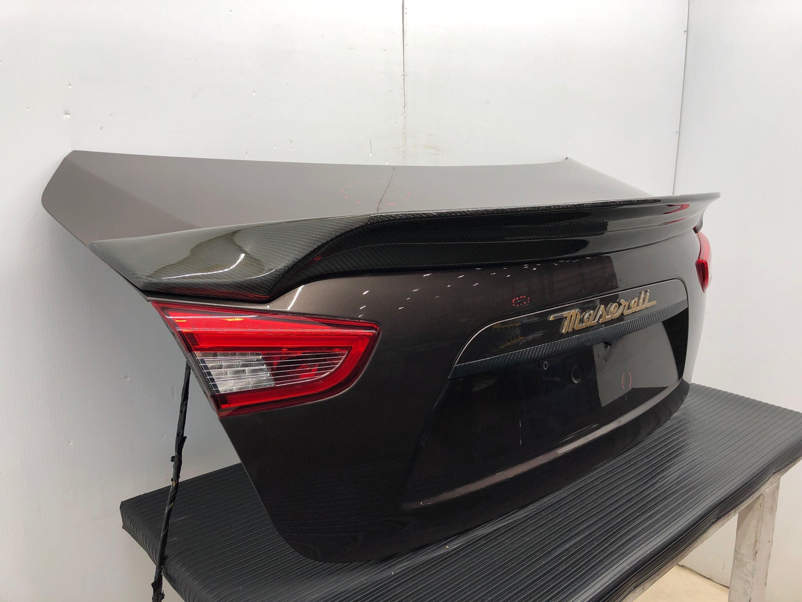 2014 - 2019 MASERATI GHIBLI M157 OEM REAR TRUNK DECKLID W/ CAMERA