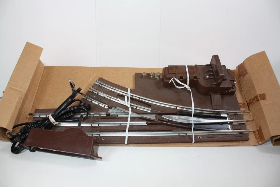 One Pair of Lionel 0-42 Remote Switches - right and left hand - Image 4 of 4