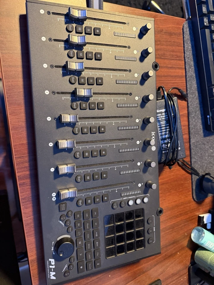 Superficie de control Icon Pro Audio P1-M DAW Foto 3 de 3