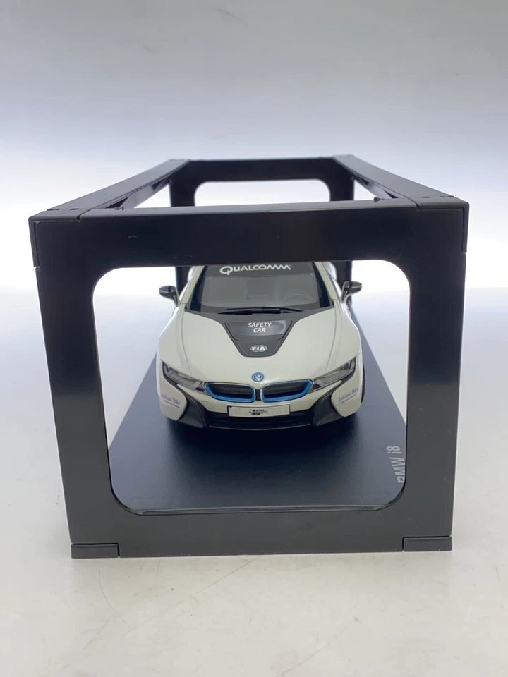 PARAGON Mini Car WHT BMW i8 1 18 Preowned - Image 2 of 4