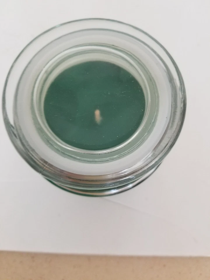 Candle-Lite Edición Limitada Envuelta en Vela Perfumada Pino Verde Abeto 18 Oz. Foto 4 de 4