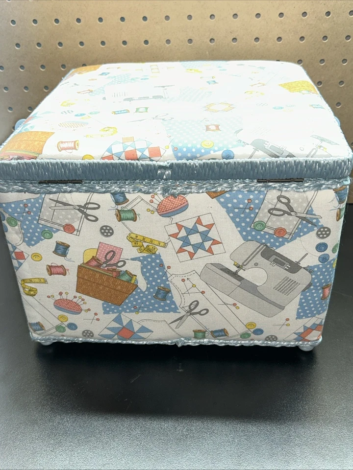 Dritz Lg. Cesta de costura multicolor de 10" de ancho con bandeja de accesorios Foto 3 de 4