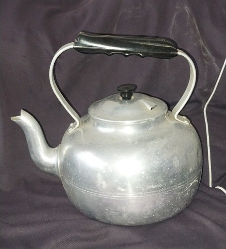 Vintage Kettle, 1950s 1960s Era. - Picture 3 of 18