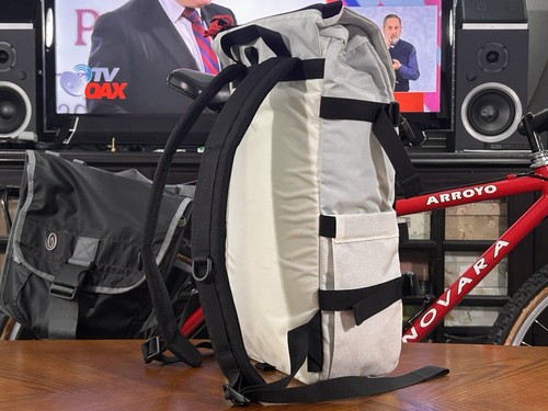 TOPO DESIGNS Rover Pack Classic Daypack White/ Black Straps 1220 cu. in. /20 L - Picture 6 of 12