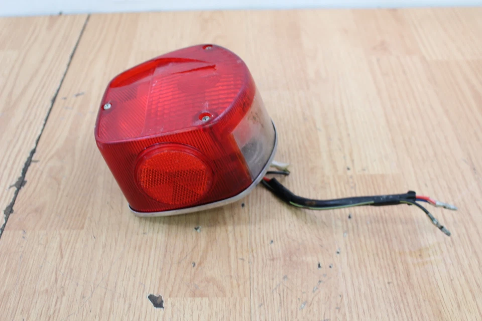 Kawasaki F7 1974 enduro luz trasera/lámpara de luz de freno Foto 2 de 4