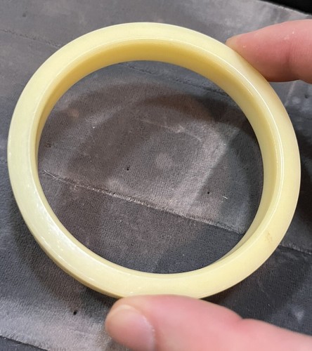 VINTAGE BAKELITE BANGLE BRACELET 8”