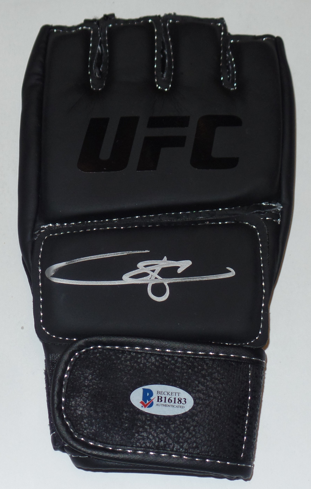 DONG HYUN KIM STUN GUN SIGNED AUTO'D UFC GLOVE BAS BECKETT COA 100 207