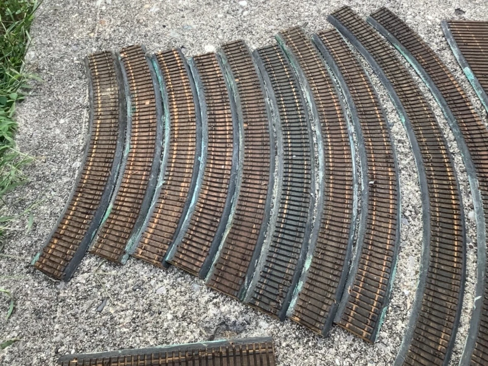 Genuine Tru Scale Roadbed Lot of 16 Pieces Vintage HO Scale Turnouts 16R 18R 50s - Image 2 of 4