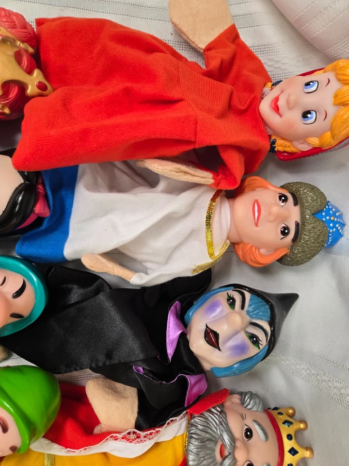 16 marionetas de mano Disney Blancanieves siete enanitos capucha roja lobo malo Foto 2 de 4