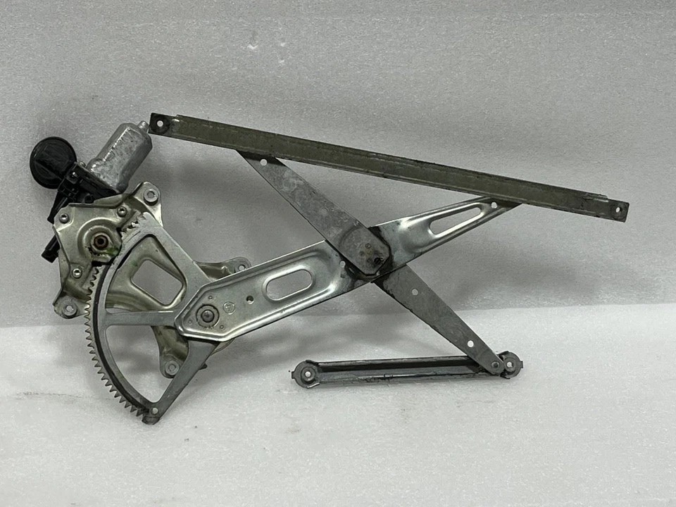 Toyota Prius 2008 lado del conductor izquierdo puerta delantera o trasera ventana regulador y motor Foto 2 de 4