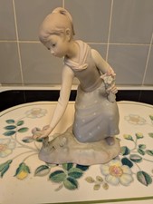 Lladro Spain Porcelain Figurine Girl Picking Flowers  