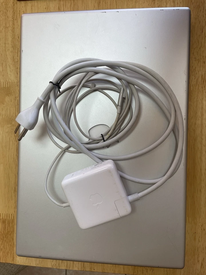 Apple MacBook Pro 17" Intel Core 2 Duo 2.4GHz 4GB RAM Matte A1229 Late 2007 - Image 2 of 4