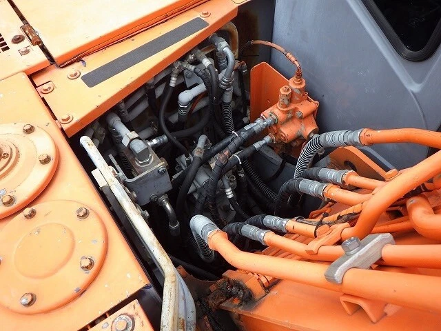 Excavadora tipo rueda Hitachi ZX125W 2004 pipa 4399 horas solamente Foto 3 de 4