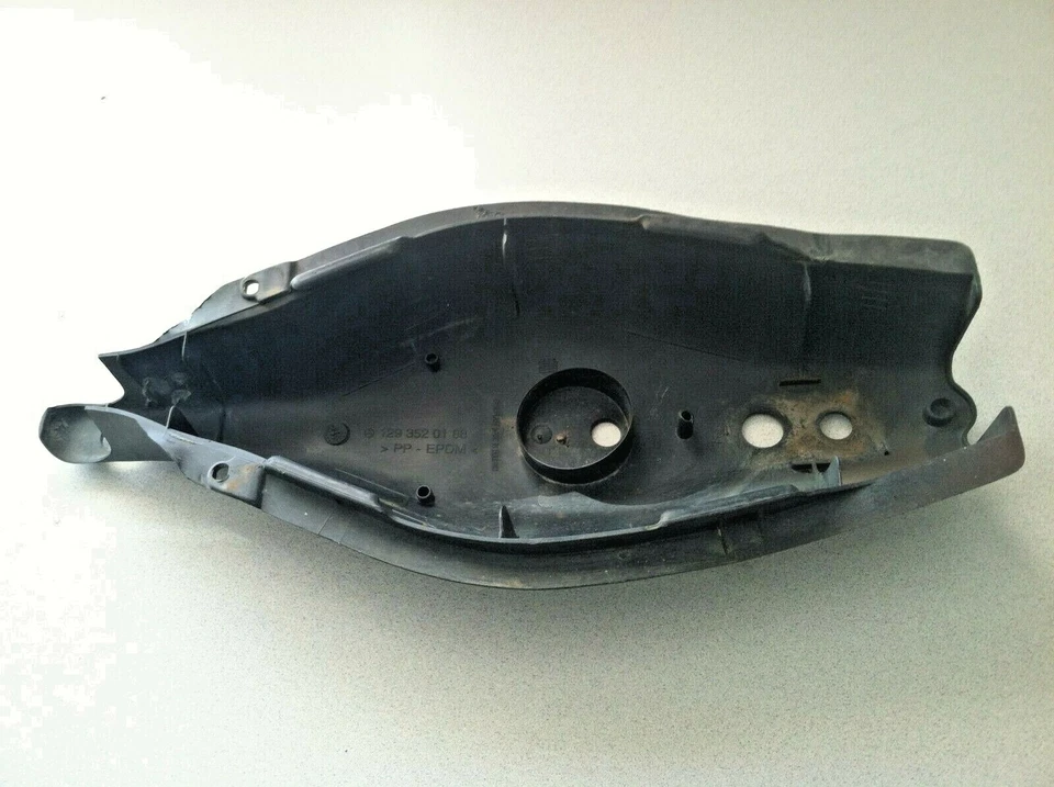 Mercedes-Benz C280 C230 W202 1997-2000 ~ cubierta del brazo de control del resorte trasero ~ OEM Foto 2 de 3