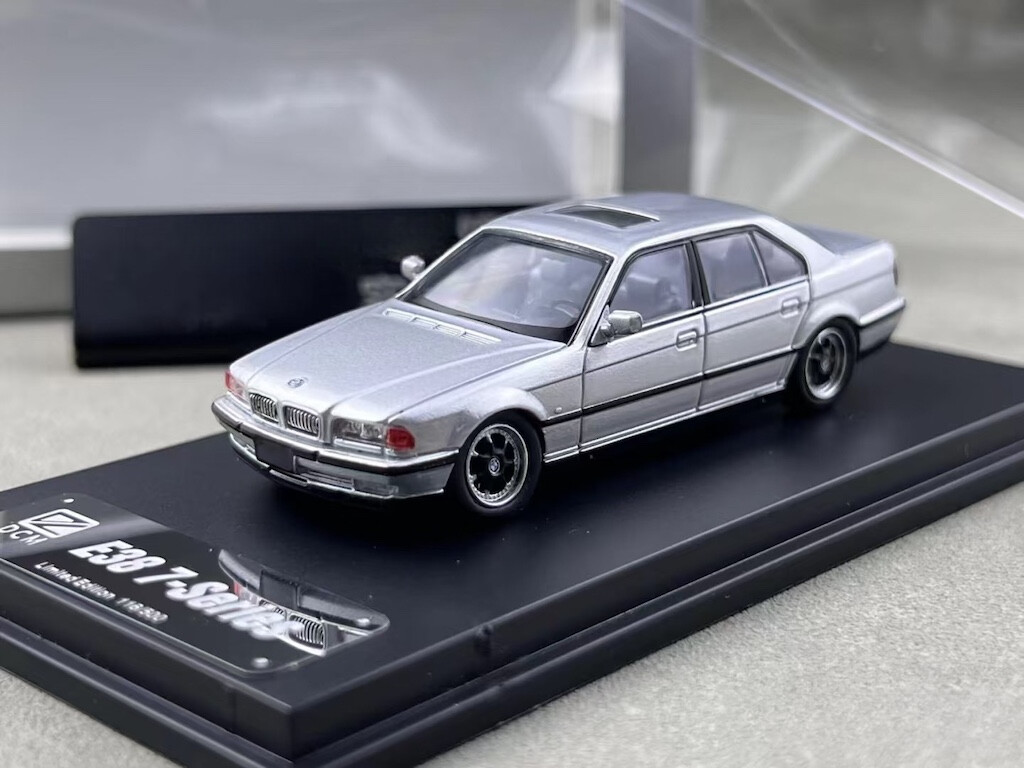 EY DCM 1:64 Silver E38 740iL Luxury Sedan Sports Model Diecast