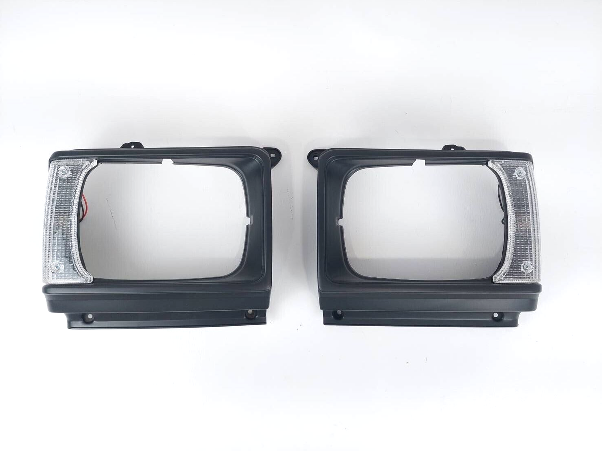 1982-1983 Toyota Pickup Hilux RN45 Headlight Door Bezel Light Case