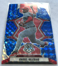 2022 Panini Mosaic Baseball Raisel Iglesias Los Angeles Angels Camo Blue Prizm