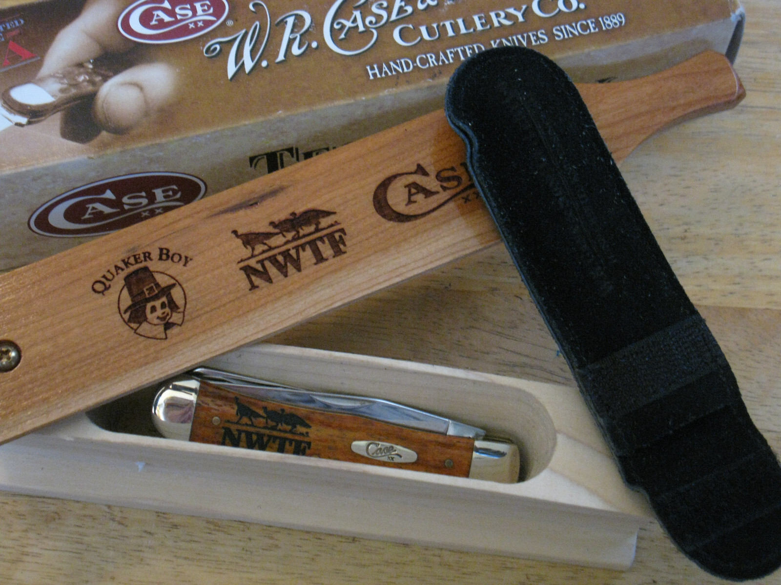 2009 CASE XX NWTF Turkey Call Wood & Trapper Knife Chestnut Bone