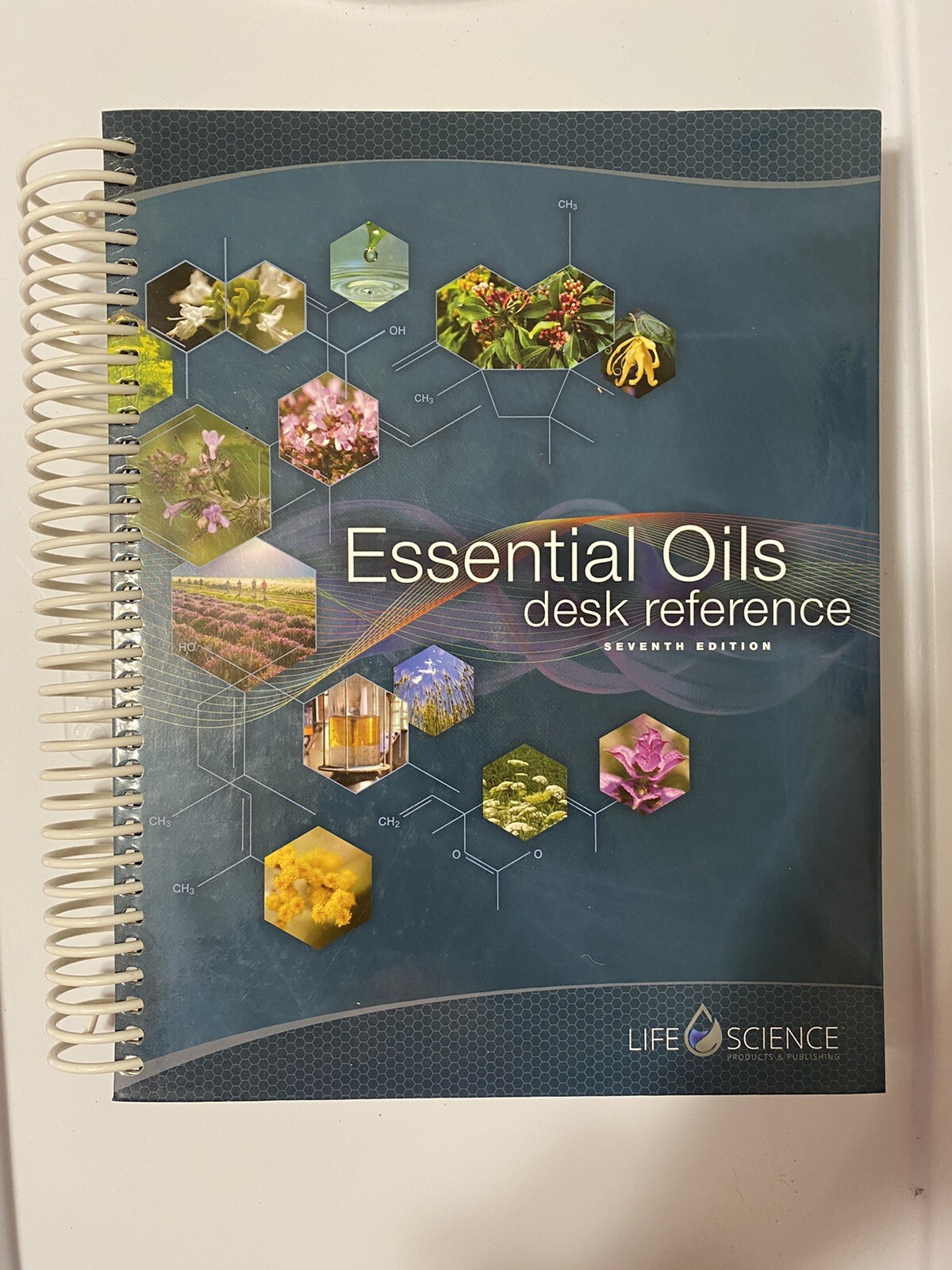 Young Living Essential Oils Desk Reference (7th Edition) Life Science