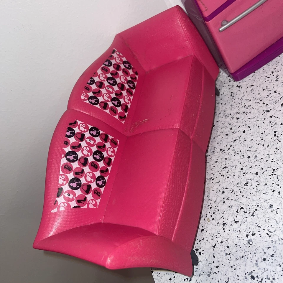 Refrigerador Barbie Mattel Glam 2008 con comida, bañera y sofá Foto 2 de 4