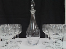 Vintage Weinrebe ge&auml;tzte Karaffe & 10 x Wei&szlig;weingl&auml;ser.