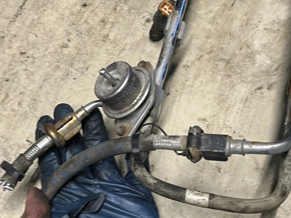 Camión Ford serie F 1987-1994 Bronco 302 5,0 L V8 carril inyector de combustible + inyectores Foto 4 de 4