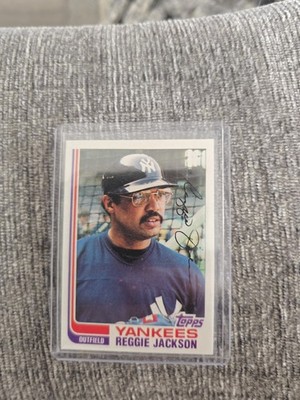 Topps 1982 Reggie Jackson #300 New York Yankees Autographed Baseball Card MLB