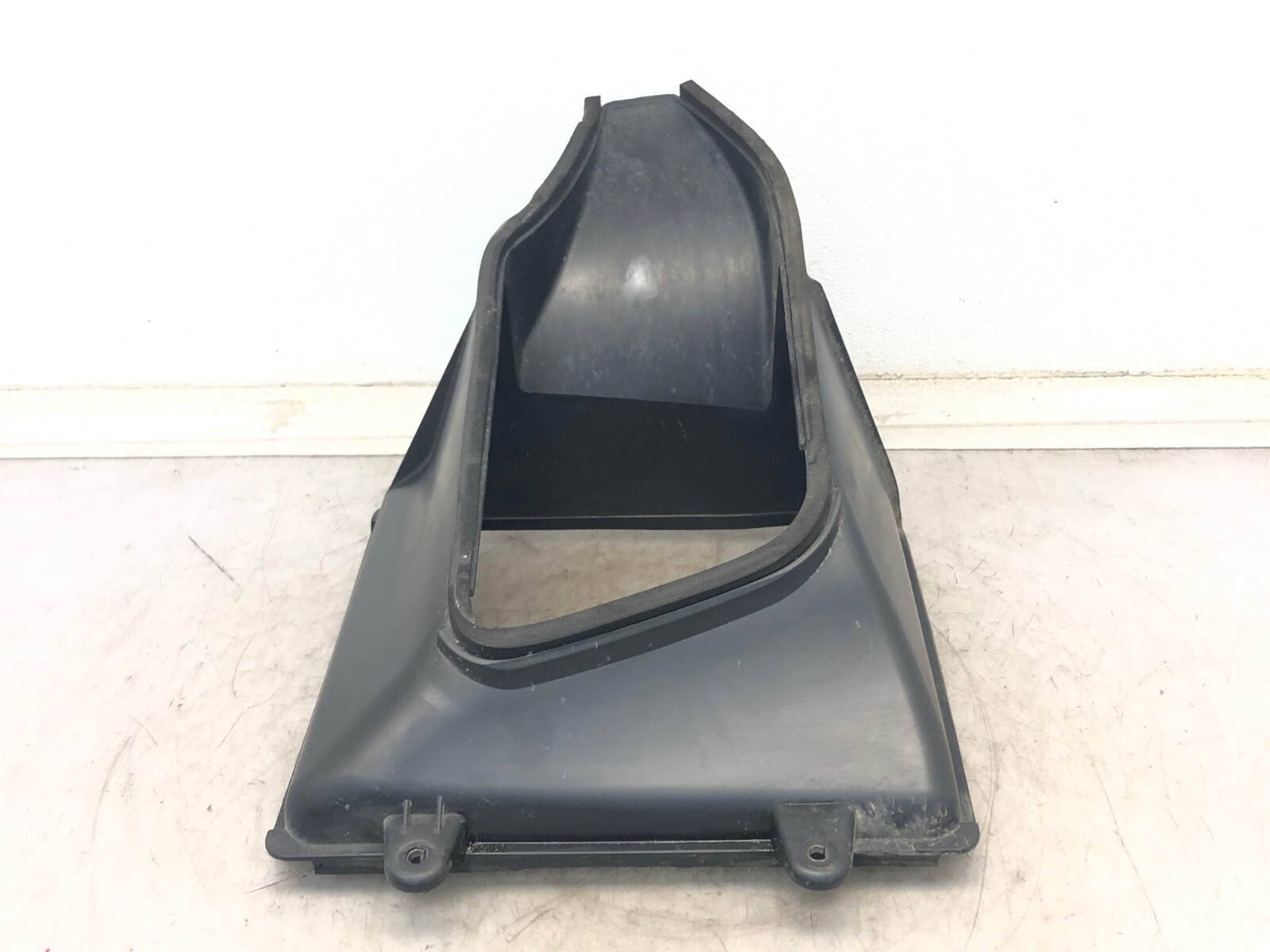 2017-2020 MASERATI LEVANTE 3.0L RIGHT PASS FRONT INTERCOOLER INTAKE DUCT OEM