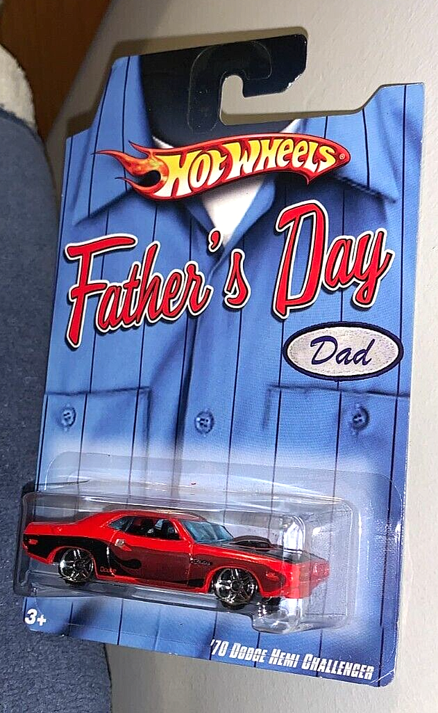 HOT WHEELS '70 DODGE HEMI CHALLENGER FATHERS DAY & WALMART GARAGE
