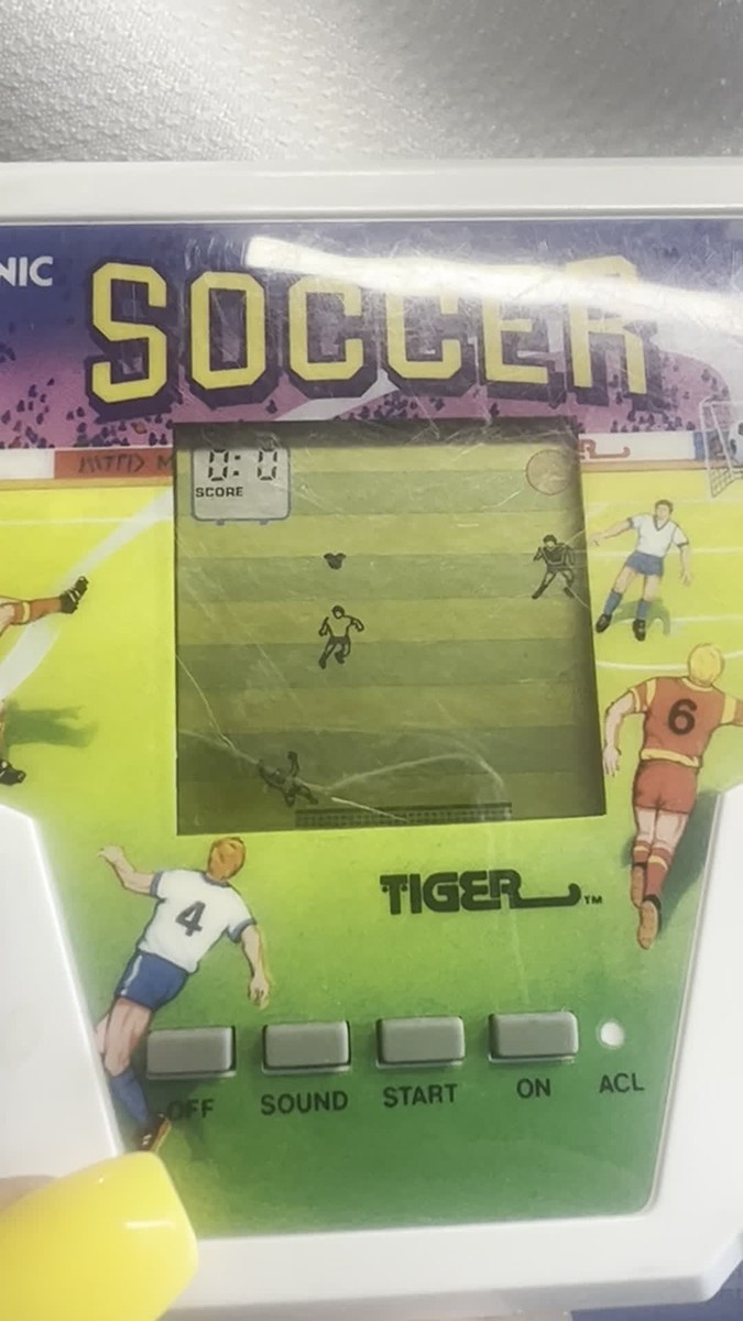 WORKING 1987 Tiger Electronic Battery Operated Handheld Soccer