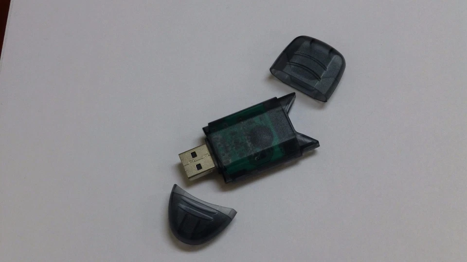 I3ePro Professional SD/MicroSD Card Reader with Removable Caps (USB 2.0 SD-SDXC) - Image 3 of 4