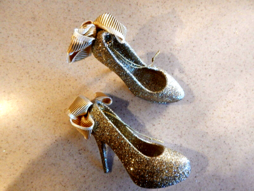 Christmas Ornament SHATTER PROOF GOLD SPARKLE HIGH HEELS Unique 1 Pair - 第 1/2 張圖片
