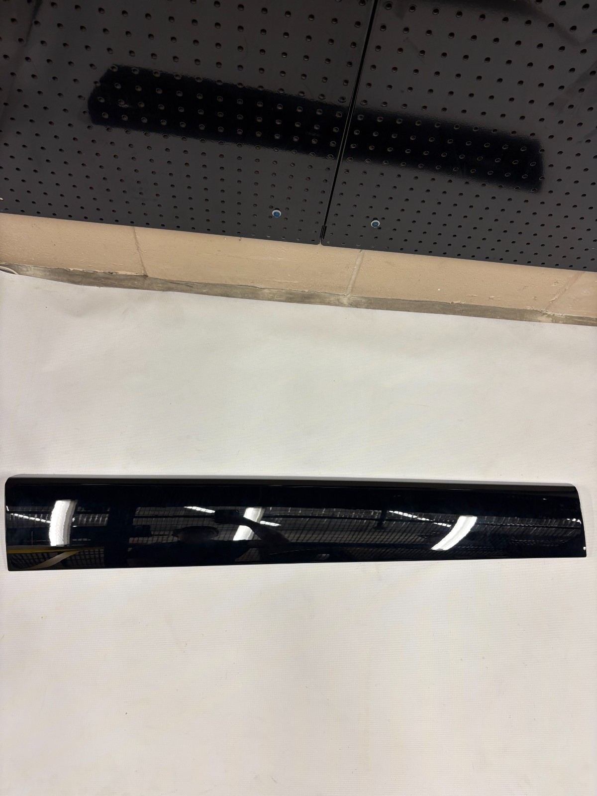 ASTON MARTIN DBX DOOR MOLDING RIGHT FRONT PASSENGER 2021 2022 MY83-23924-AA