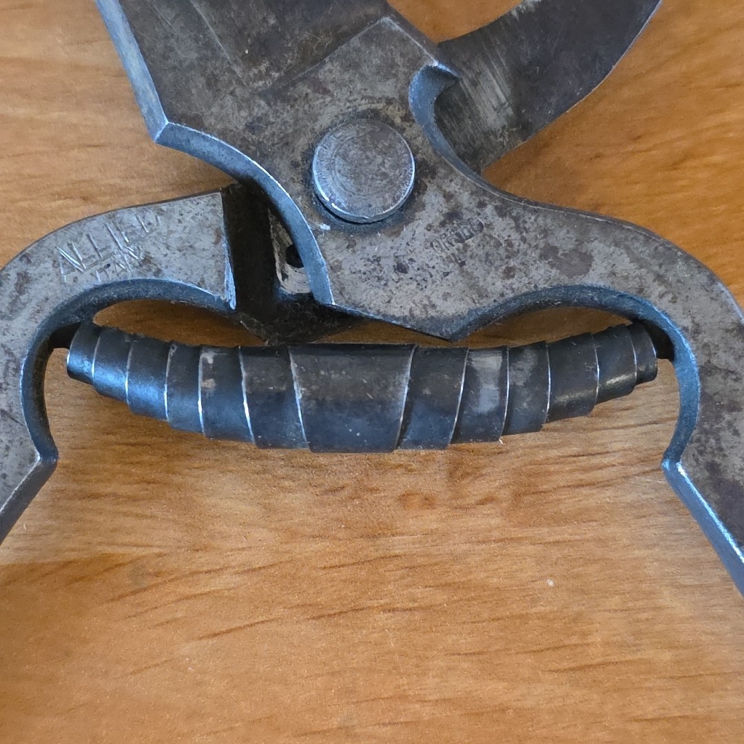 Vintage Allied Italy Forged Steel Pruneing Shears Volute Spring Pruners Garden 