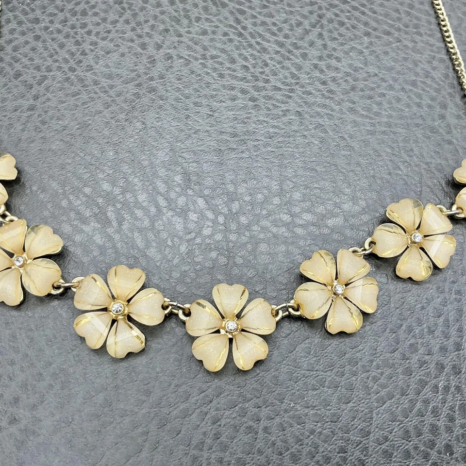 Collar The Limited Esmalte Floral Distintivo Tono Dorado Estrás Ajustable Foto 4 de 4